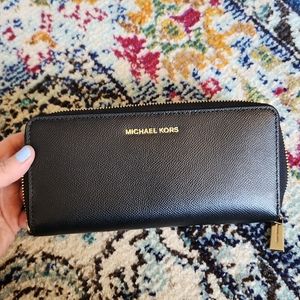 Michael Kors Zip Around Wallet Black with gold detail